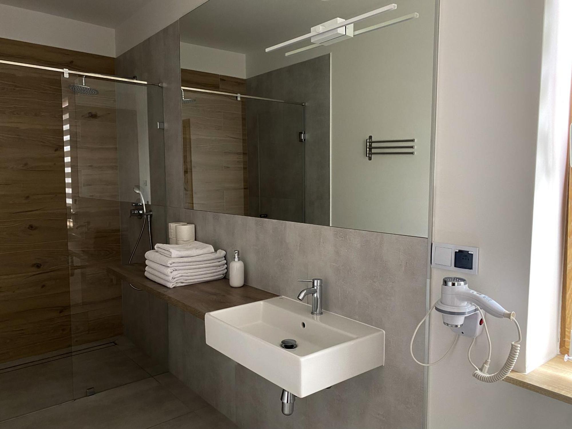 Tanie Noclegi Gliwice - Apartamenty Lowicka 28 Dış mekan fotoğraf